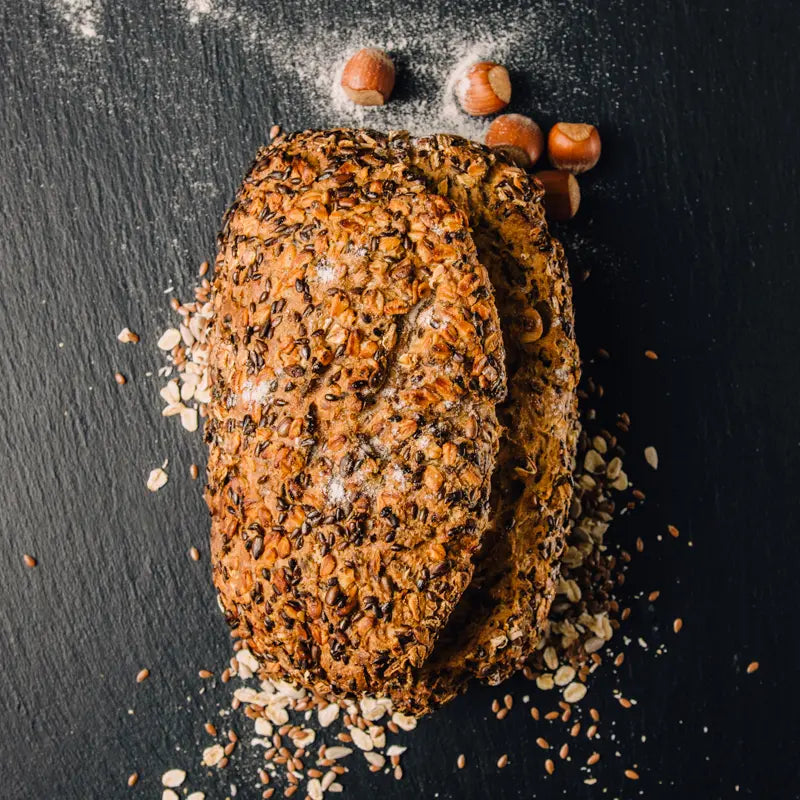 glutenfreies Bio-Hasel-Korn Sauerteigbrot mit Haselnüssen