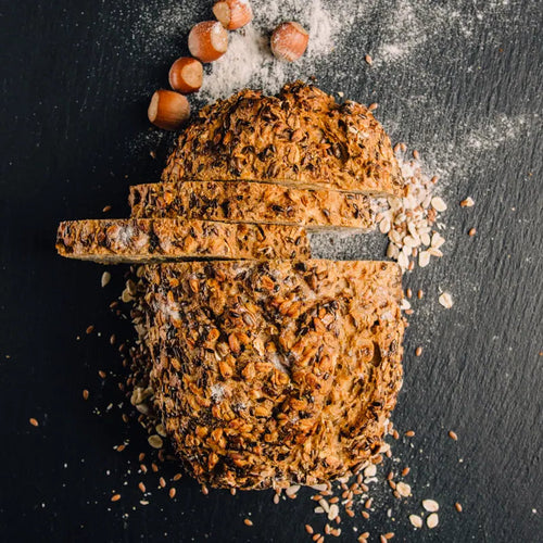 glutenfreies Bio-Hasel-Korn Sauerteigbrot mit Haselnüssen