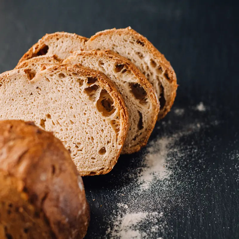 Helles glutenfreies Sauerteigbrot von Backbrüder in Bio-Qualität