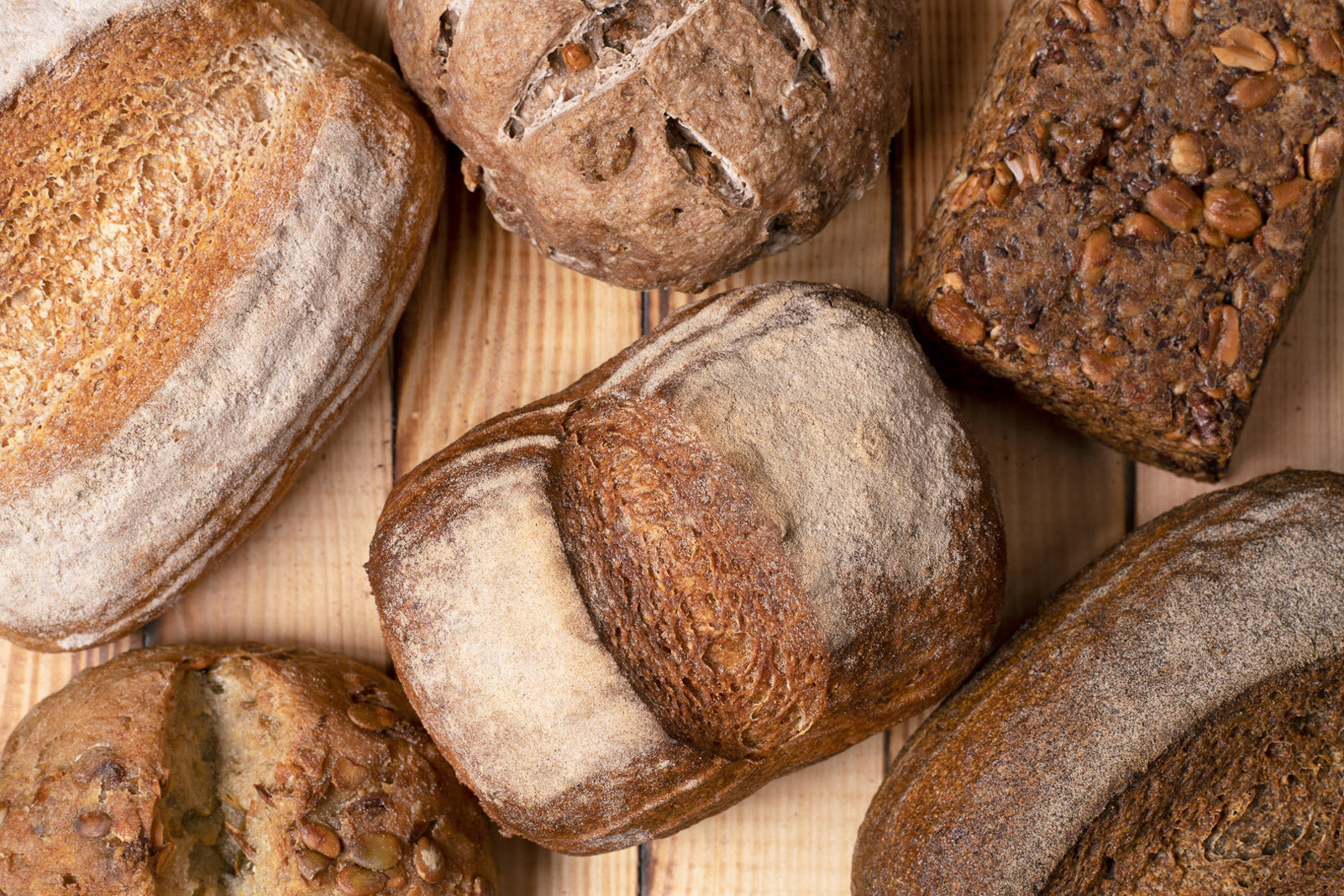 Sortiment glutenfreier Brote in Bio-Qualität