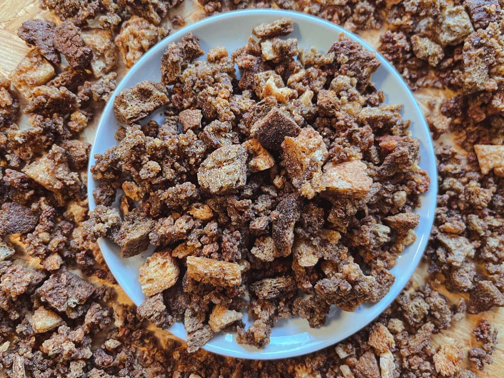 Teller mit glutenfreiem Schokomüsli